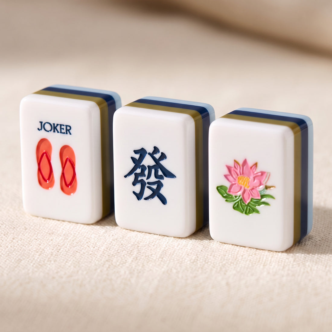 Blue Lakeside American Mahjong Set, joker, dragon and flower tiles up close